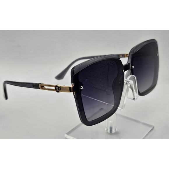 Chanel Sunglasses Black Gold Hardware CC Logo Made in Italy 65 23 146 Case Bd3 - Picture 2 of 16